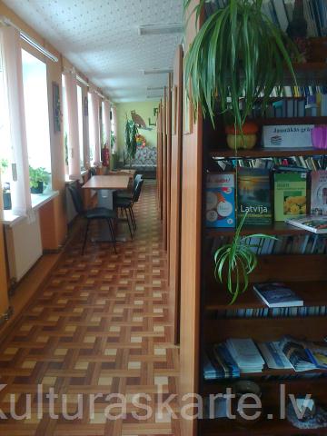 bibliotēkā